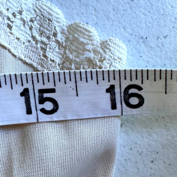 VINTAGE Sears Slip Women's XS The Doesn't Slip Neutral Lace Foundation Intimates - Picture 11 of 11